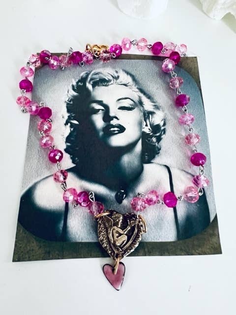 Amors pil halskæde for engroshandel hos Michelle DaRin Jewelry