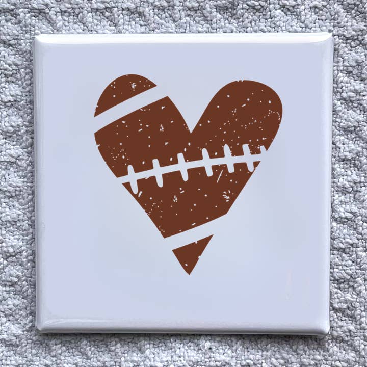 Calcio Cuore 2x2" Calamita Sportiva - Decorazione Frigorifero Fatta a Mano per la vendita all'ingrosso da parte di Made With Aloha Magnets,llc