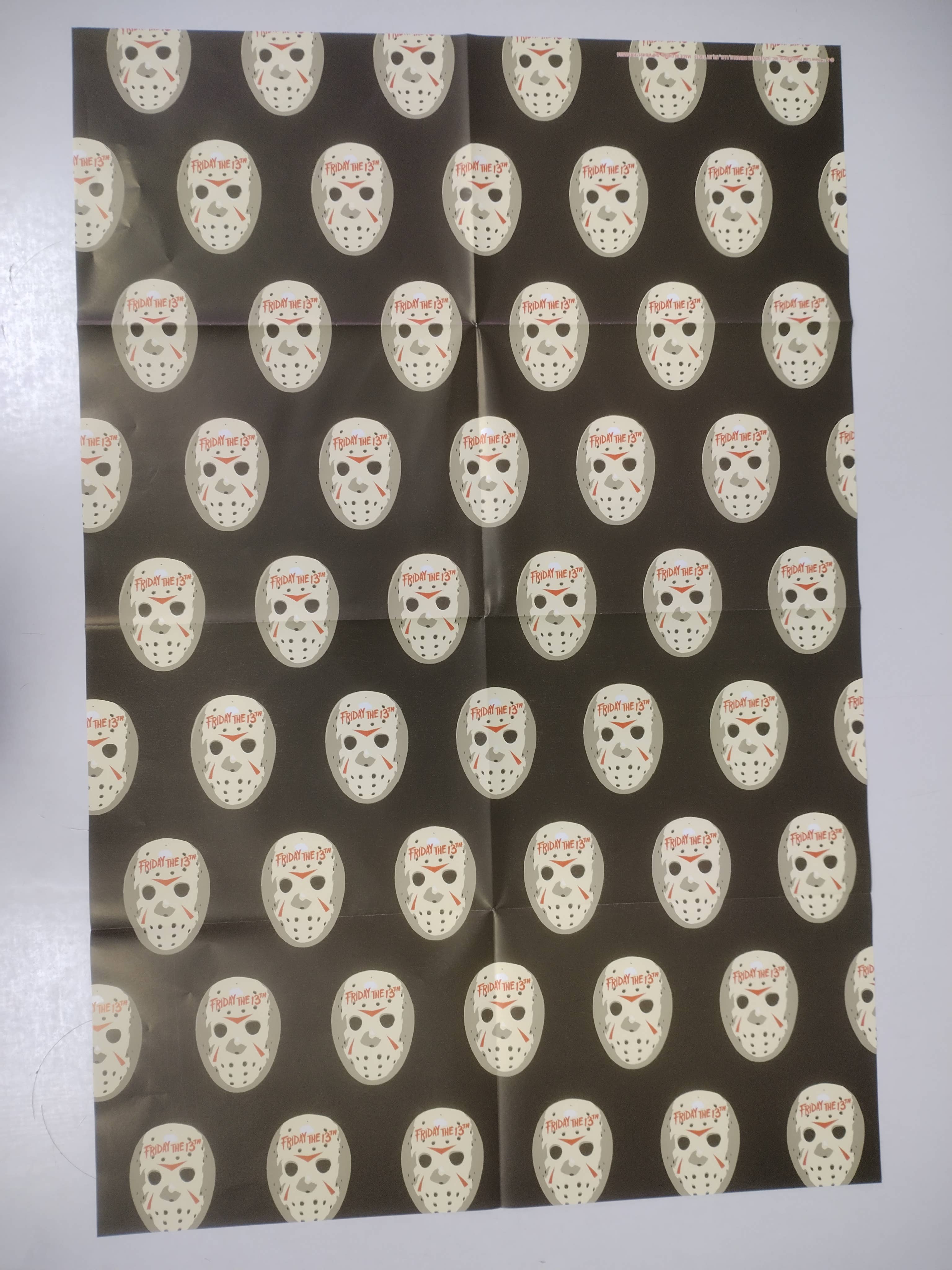 Silver Buffalo - Vente Feuille de papier cadeau - Papier cadeau Vendredi 13 Masque de Jason 12 unités 50 cm x 76 cm1