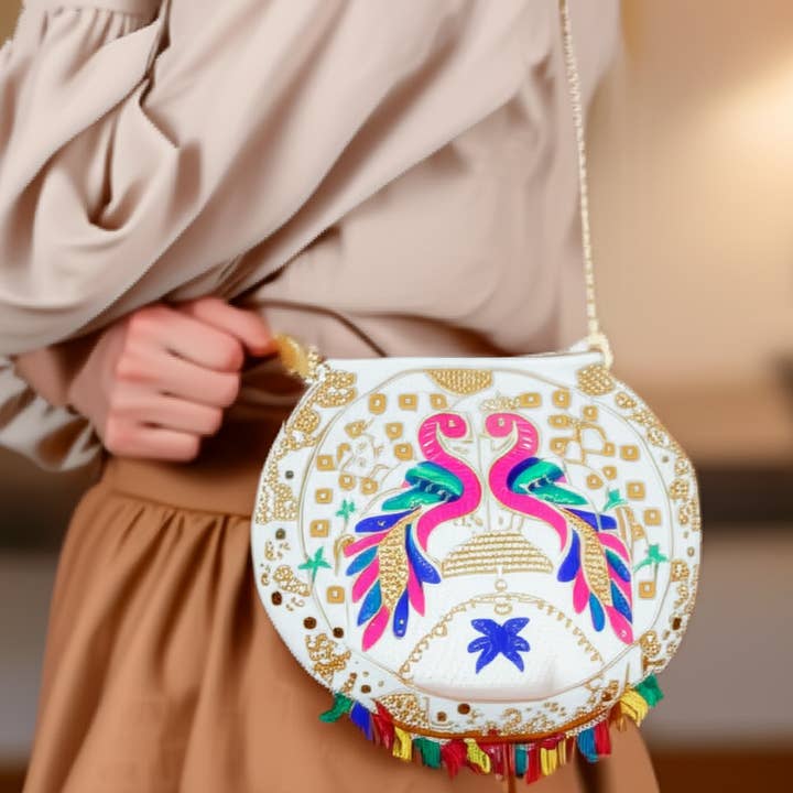 Sac à main fait main en coton multicolore et perles pour soirée pour la vente par Daana Paani LLC