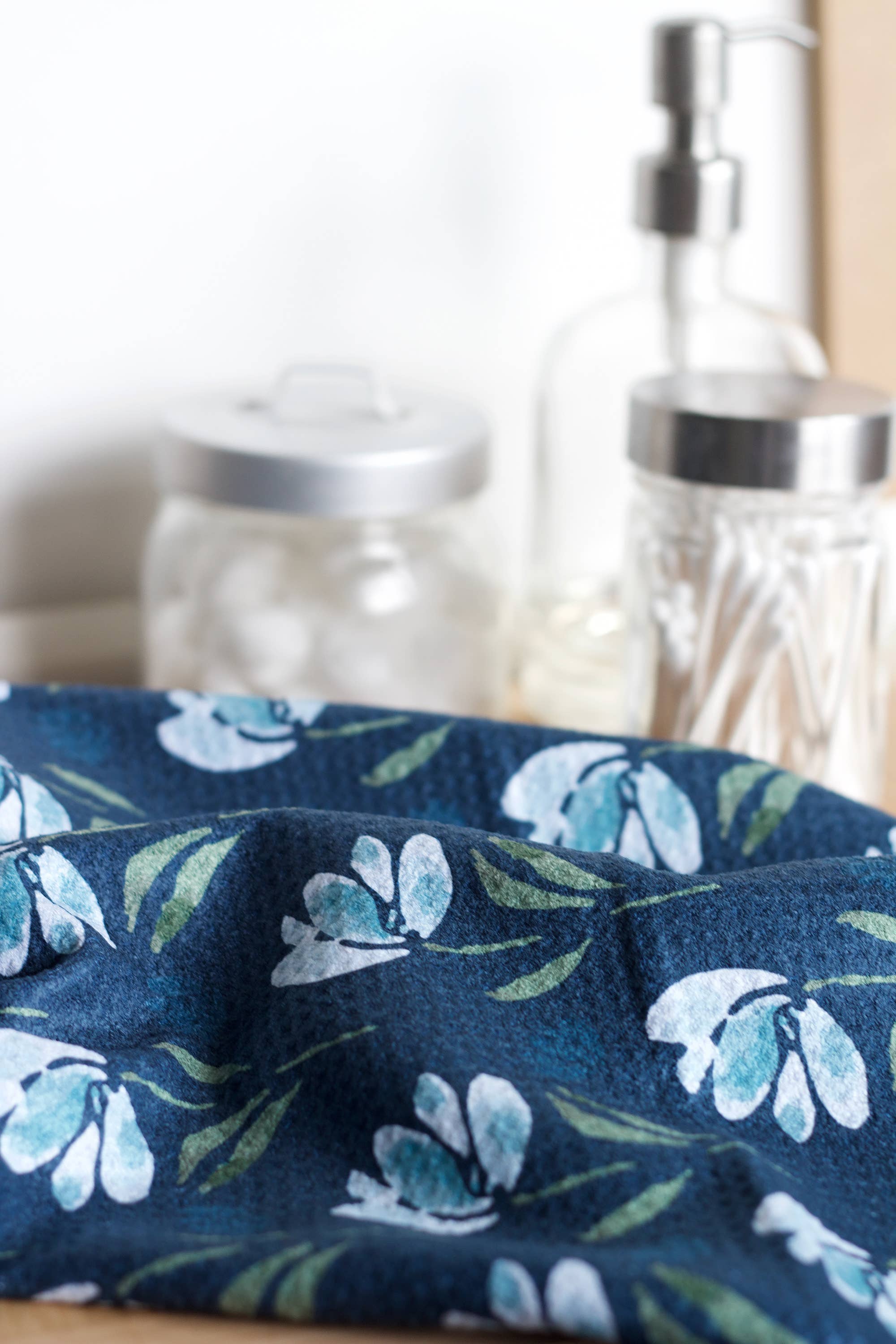 Lisee Ree Designs - Wholesale Tea Towel - Graceful Sway Microfiber Tea Towel2