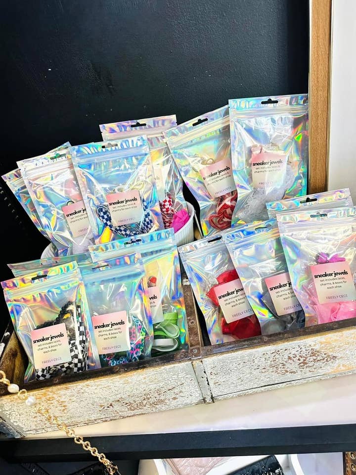 Freely Cece LLC - Wholesale Shoe Jewelry - Women's - Shoe Charms Trendy Sneaker Jewels Shoelaces & Charm Set 3