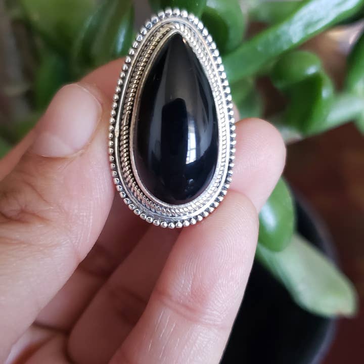 Anello in argento sterling 925 a forma di goccia di onice nero per la vendita all'ingrosso da parte di GTG Gems Corp