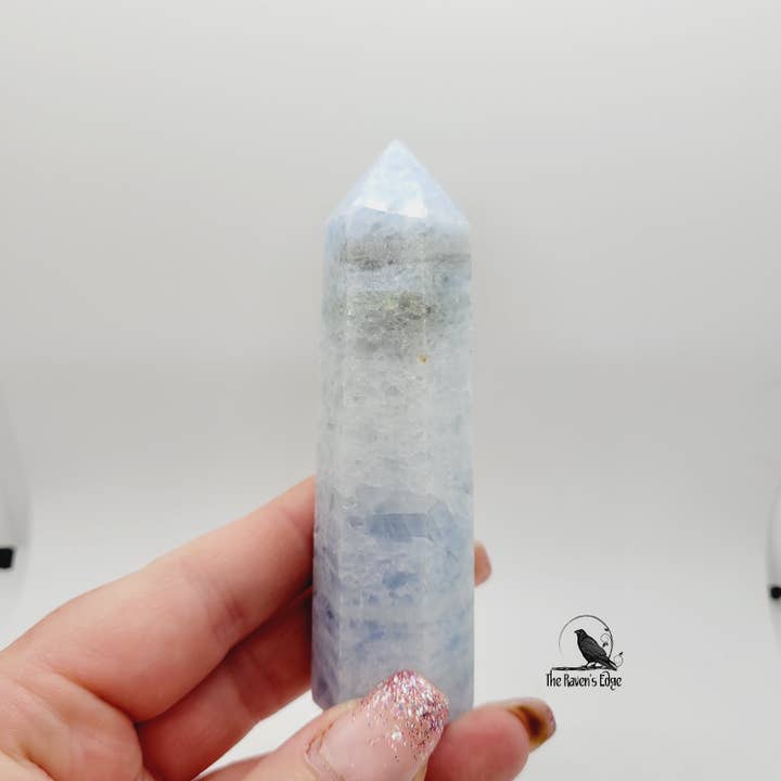 The Raven's Edge – Engroshandel Spirituelle sten og krystaller – Blå calcit krystal tårn punkt1
