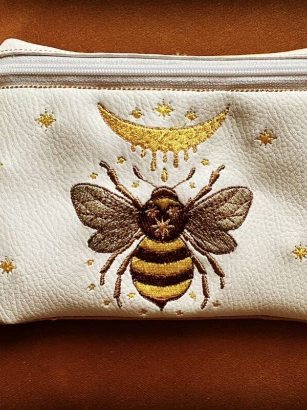 Mini bee pouch for wholesale by Lilietcoco / Oursonautes