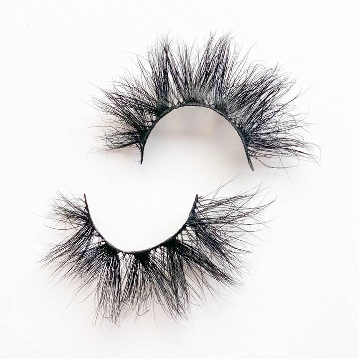 Lou Lashes for wholesale by The French Touch
