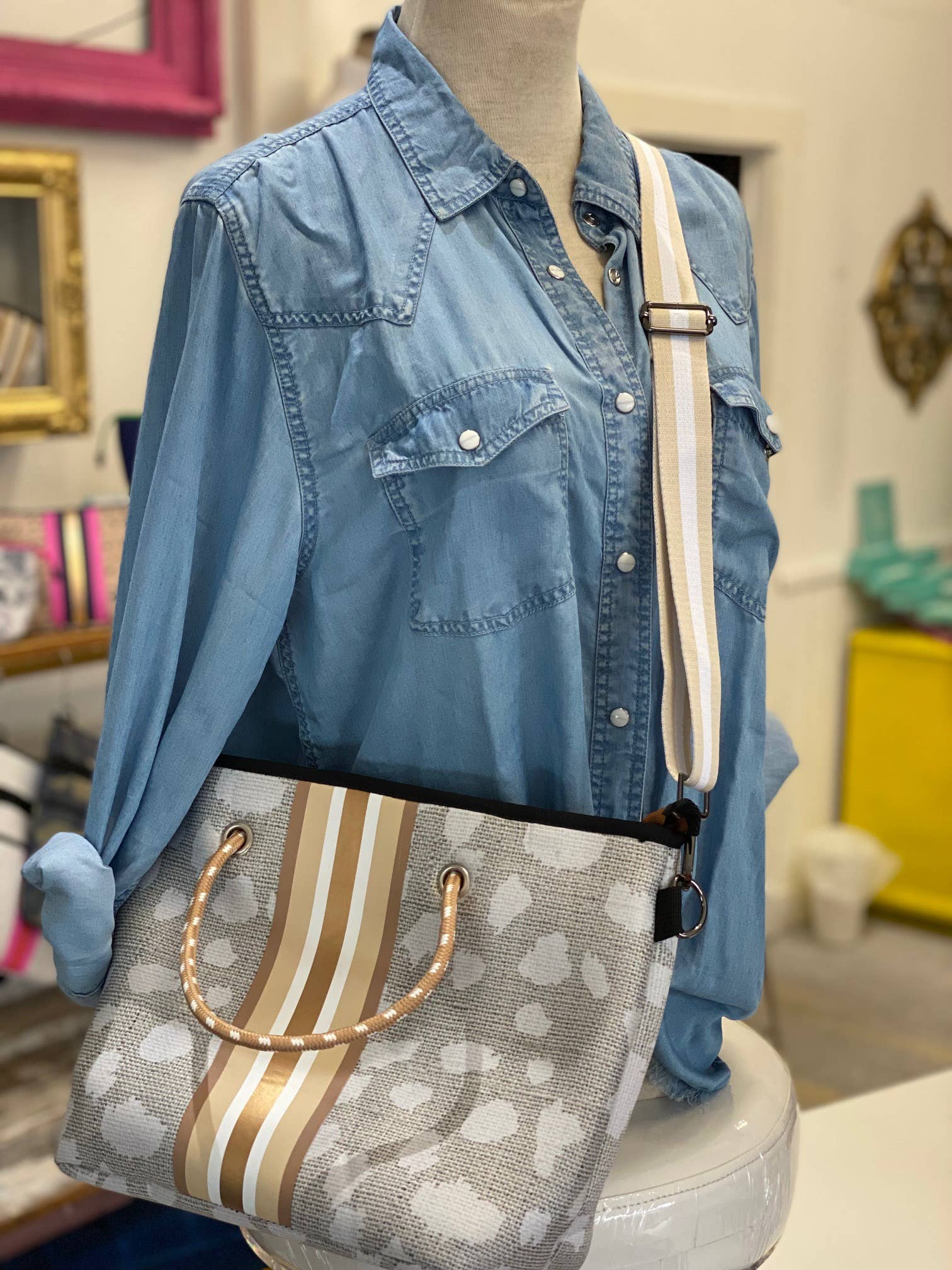 TAYLOR GRAY - Vendita all'ingrosso Borsa tote - Donna - La borsa e il cinturino da polso in neoprene Jeanne Mini | shoptaylorgray2