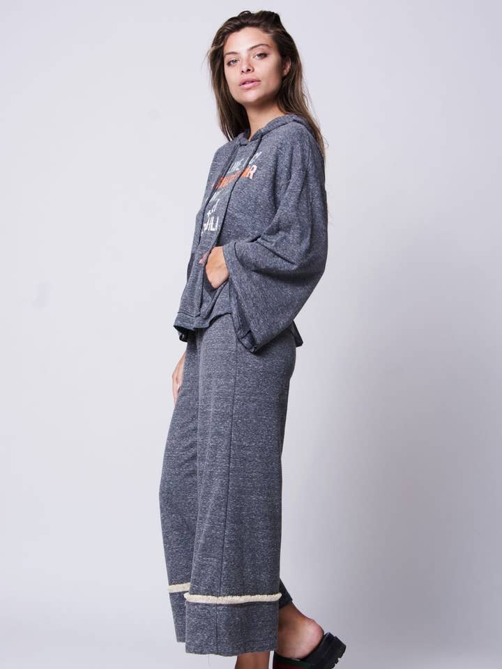 Trækul Tri-blanding Fransk Terry Margarita Twist Tilbage Sweatshirt - Pakke B for engroshandel hos Wanderlux