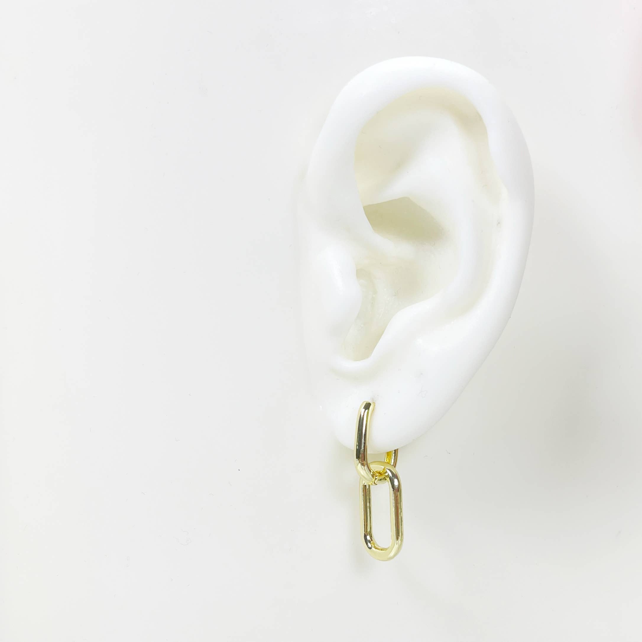 Melange Blanc - Wholesale Huggie Earrings - E178 gold oval link chain huggie hoop dangle earrings6