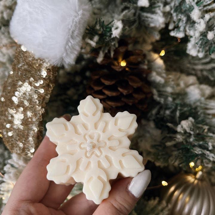 Hi Sunday Collective - Wholesale Novelty Candle - Snowflake Christmas Winter Novelty Candle3