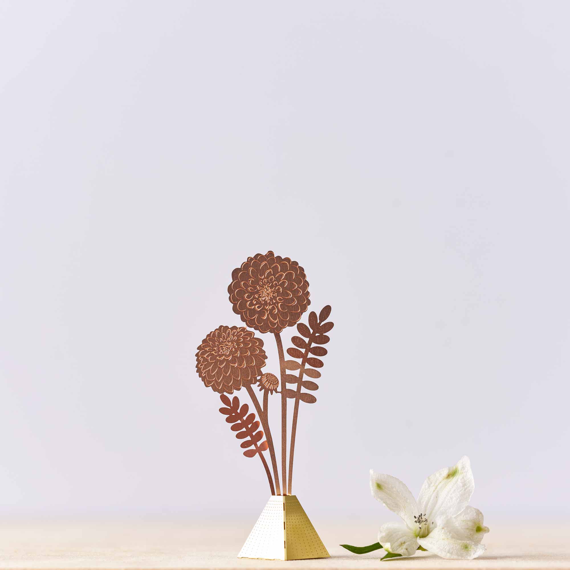 Another Studio UK - Wholesale Ornament - Dahlia Tiny Bouquet - Copper Or Brass0