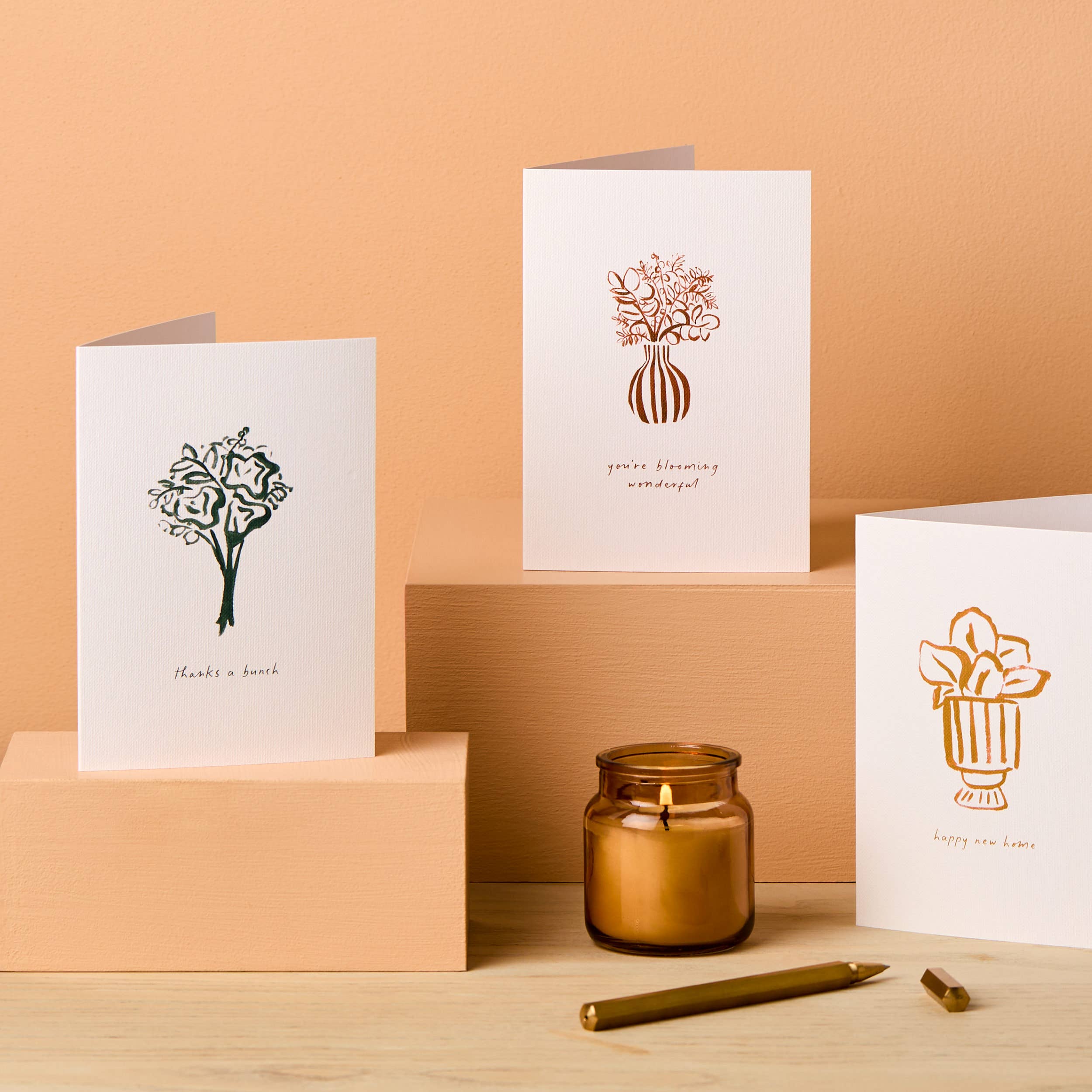Ink & Bloom - Vente Cartes d'anniversaire - Carte d'anniversaire avec vase floral illustré | Carte d'anniversaire féminine moderne1