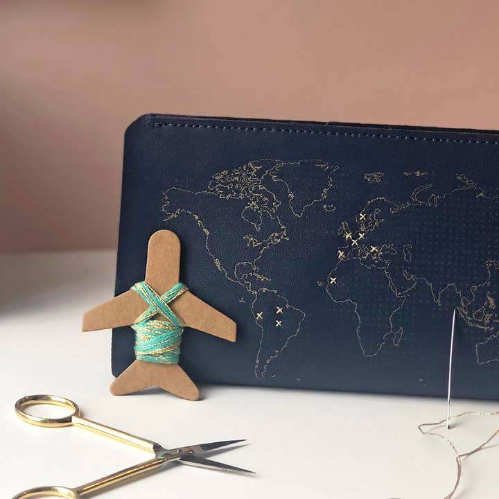 Stitch Where You Ban - Cartera de viaje, color azul marino para venta al por mayor de Chasing Threads