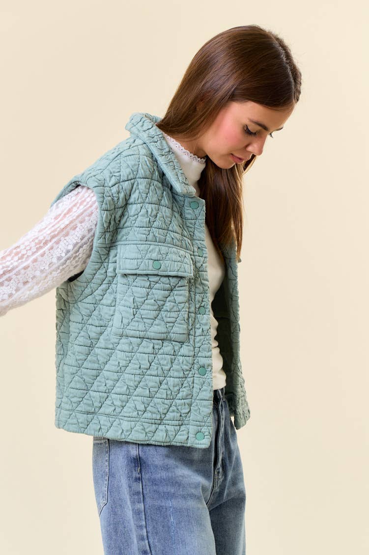 Doe and Rae - Wholesale Outerwear Vest - Women's - QUILTED POINT COLLAR FLAP PATCHED POCKET VEST - 10626J-112