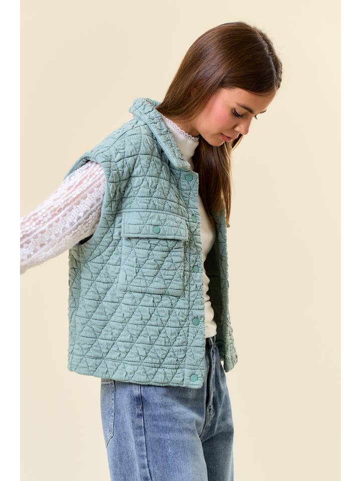 Doe and Rae - Wholesale Outerwear Vest - Women's - QUILTED POINT COLLAR FLAP PATCHED POCKET VEST - 10626J-112