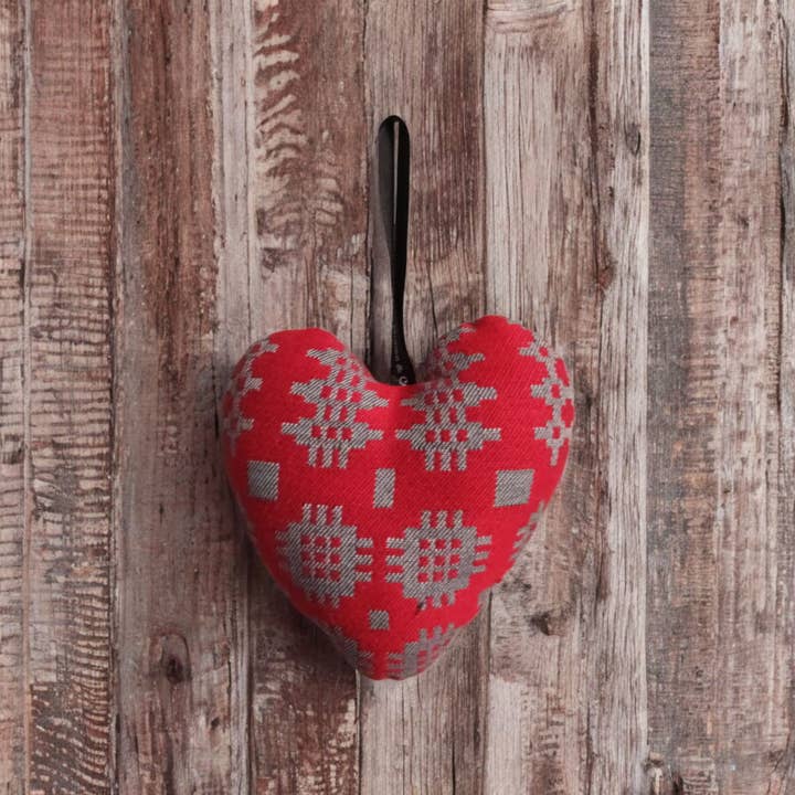 Decorazione sospesa a forma di cuore in tessuto per la vendita all'ingrosso da parte di Moose & Co