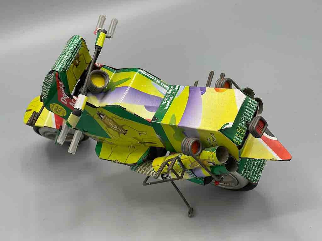 The Niger Bend - Wholesale Tafelbladdecoratie - Afrikaanse speelgoedmotorfiets van gerecycled metaal in blik - Burkina Faso19