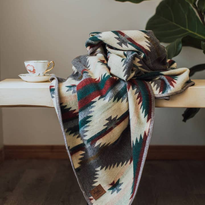 Meraki Movement - Wholesale Bedding Blanket - Inca Cloud Alpaca Throw Blanket