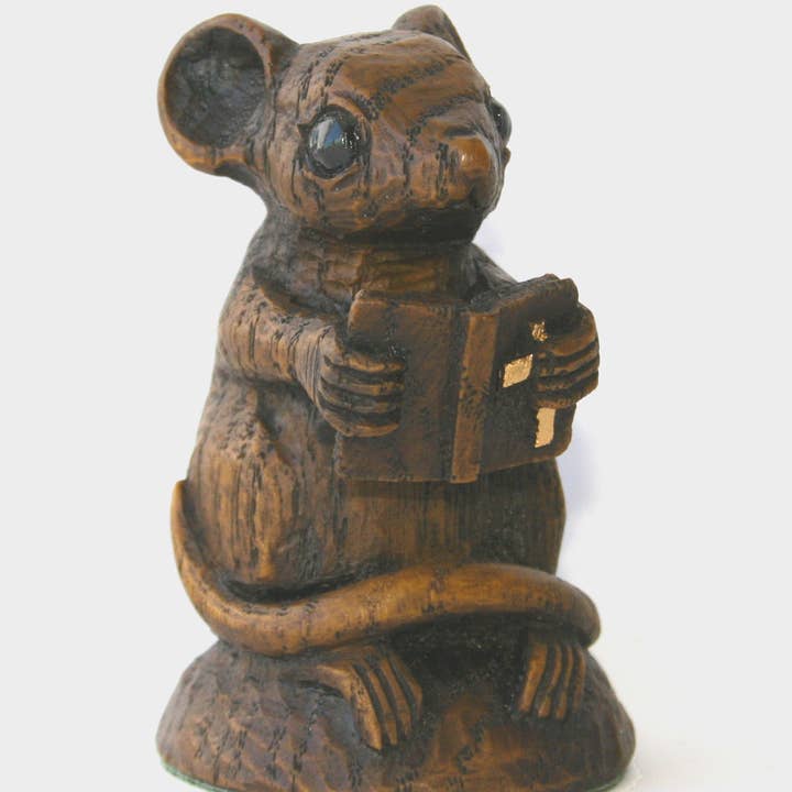 Oakapple Designs Ltd – wholesale Decorative figurine – Church Mouse with Bible. Reproduction carving Ornament.3