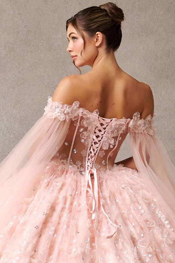 ARROSSIRE Abito da ballo Quinceañera con spalle scoperte e maniche a mantella in vendita all'ingrosso su Faire5