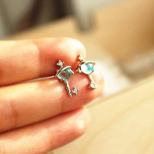 Ninaouity - Venta al por mayor Collares con colgantes/abalorios - Collar con dije en forma de llave con diseño de planeta Urano azul8