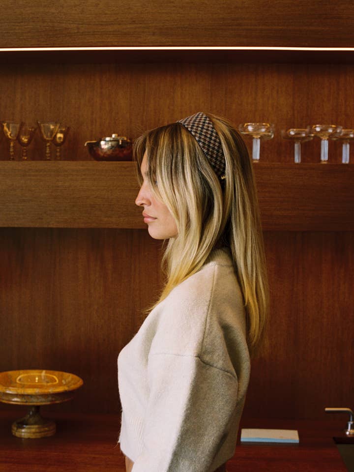 De MOD-hoofdband in Houndstooth voor wholesale door Arc + Bow