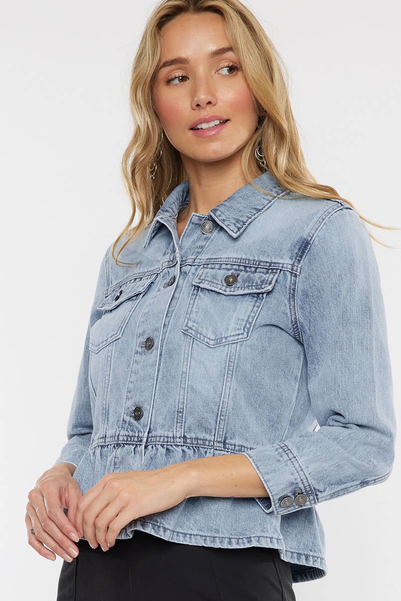 LICHT ÖFFNEN SIE PACK CLASSIC FIT PEPLUM DENIMJACKE-KC7369L für den Großhandel auf Faire4