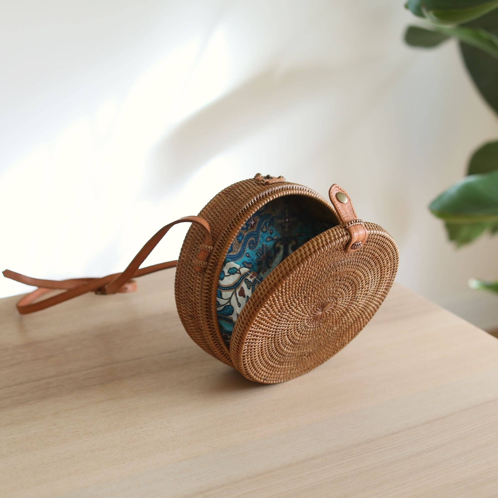 Ganapati - Wholesale Crossbody Bag - Women's - Bali Round Rattan Crossbody Bag1