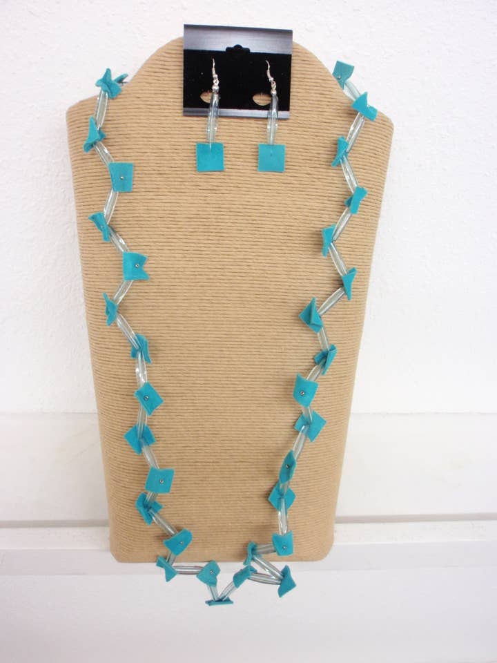 TURQUOISE SYNTHETIC LEATHER WITH RESIN NECKLACE SET for wholesale by International Duru's