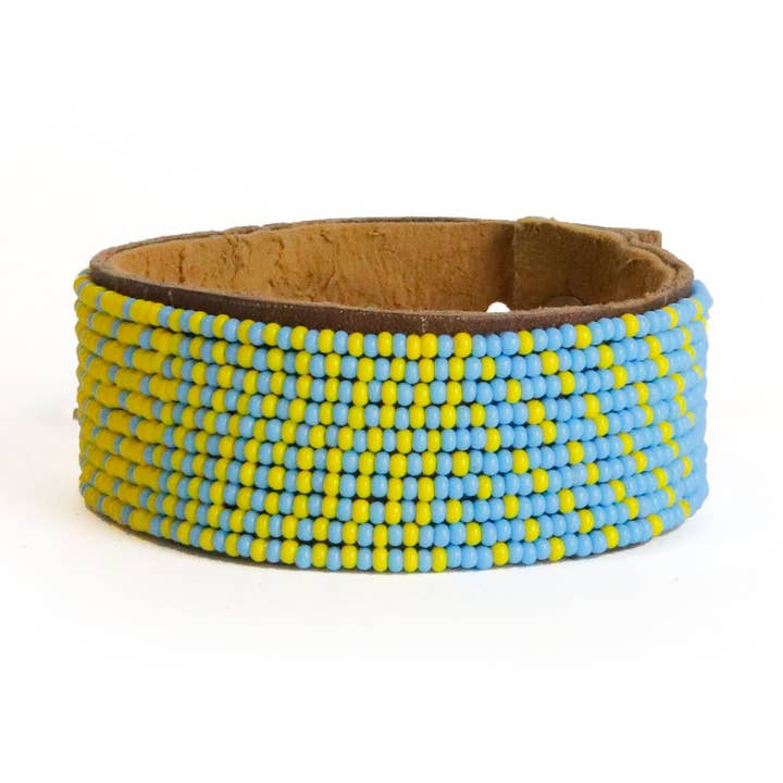 Medium Ombre ljusblå och gul pärllädermanschett för wholesale av Swahili Coast