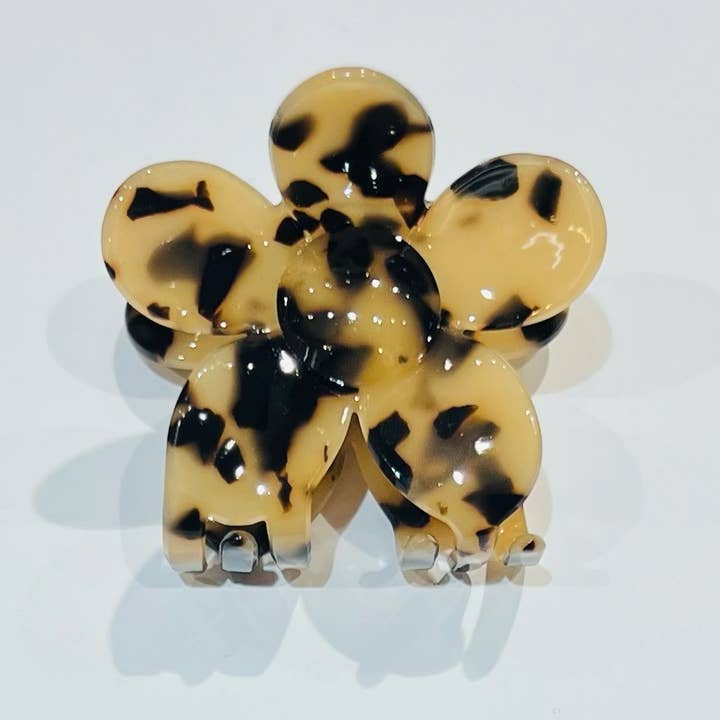 Medium resin flower hair clip accessory for wholesale by Bijoux 7bis