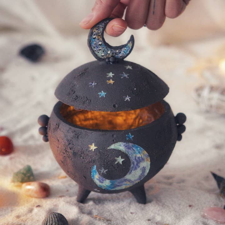Starry Moon Cauldron for wholesale by Nuria Vela Ceramica