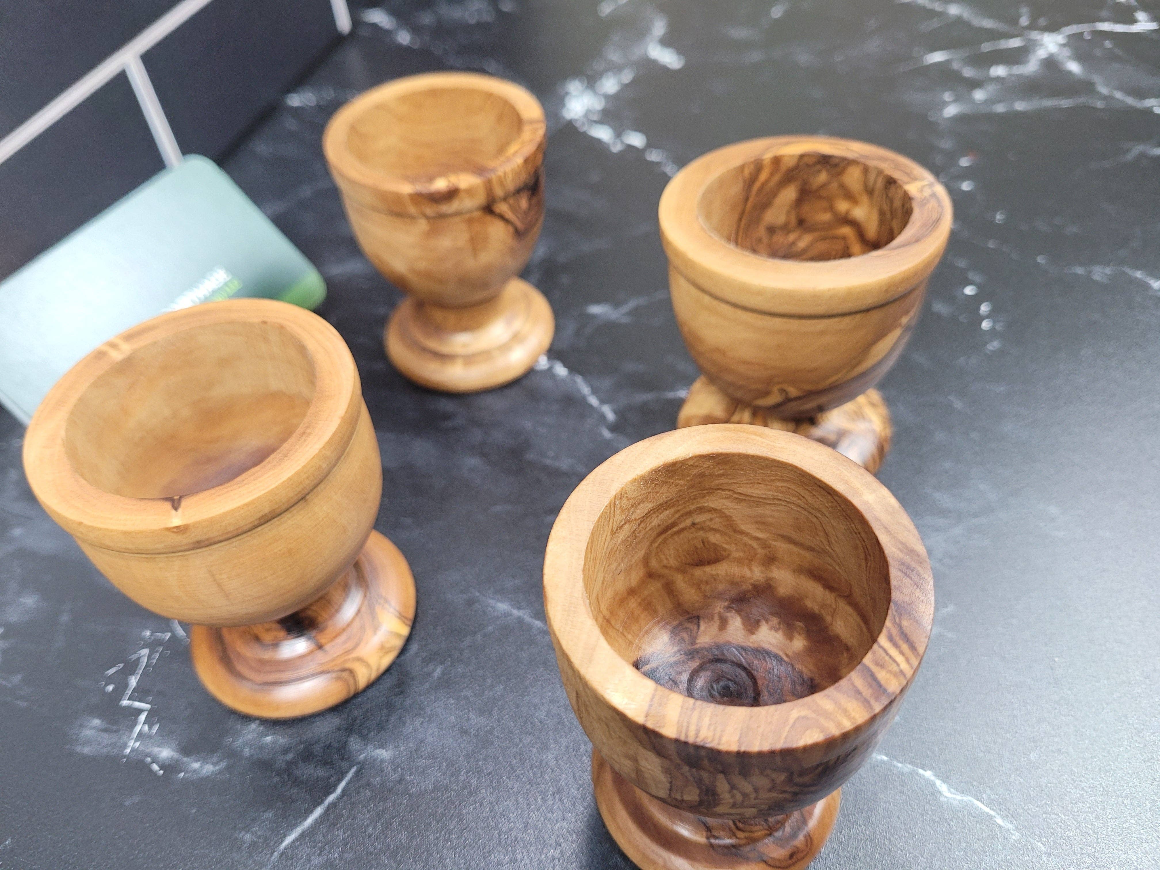 Maison Carthage – wholesale Äggkopp/-hållare – Olive Wood ägg Cup | Trä ägghållare | Uppsättning av 27