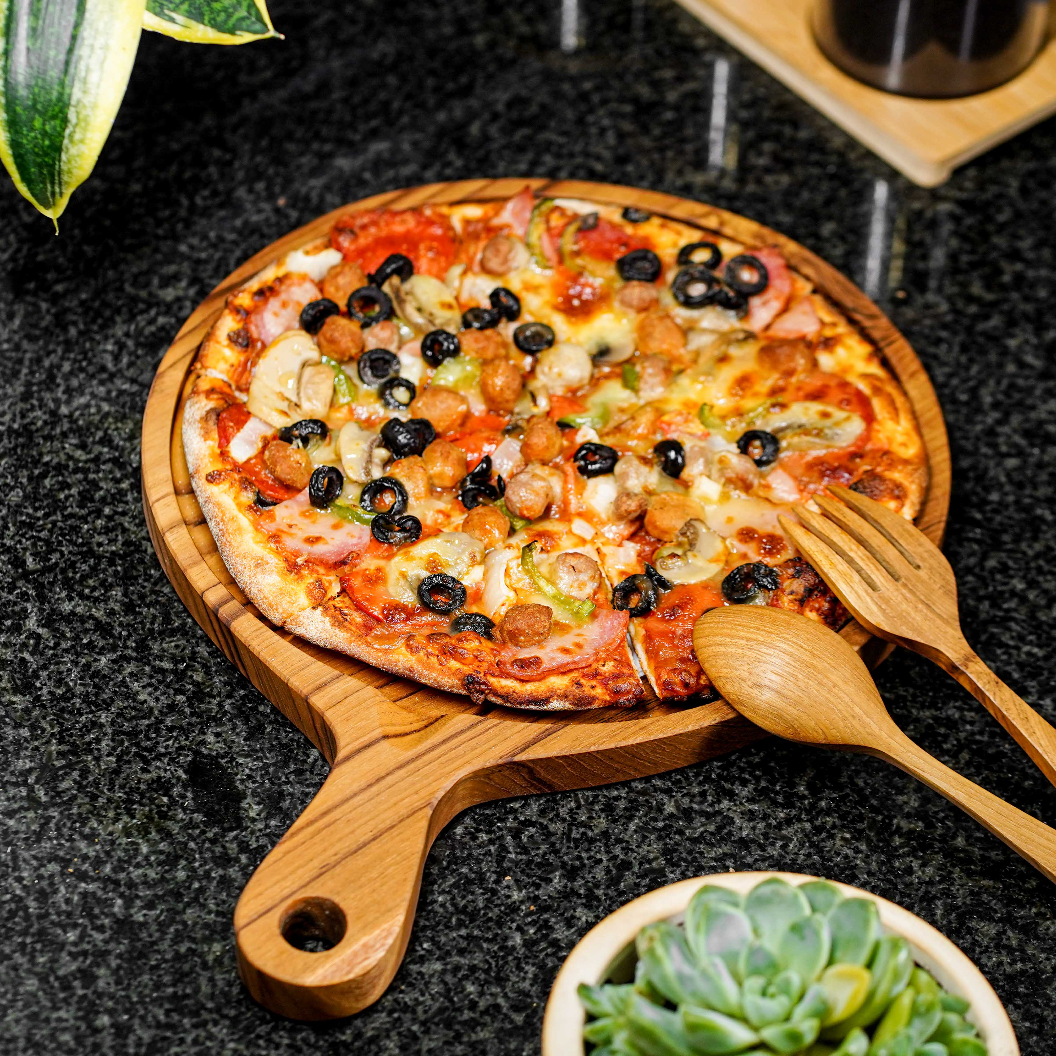 Rainforest Bowls - Wholesale Pizza Board - 10 Inch Teak Wood Pizza Board with Handle & Rim4
