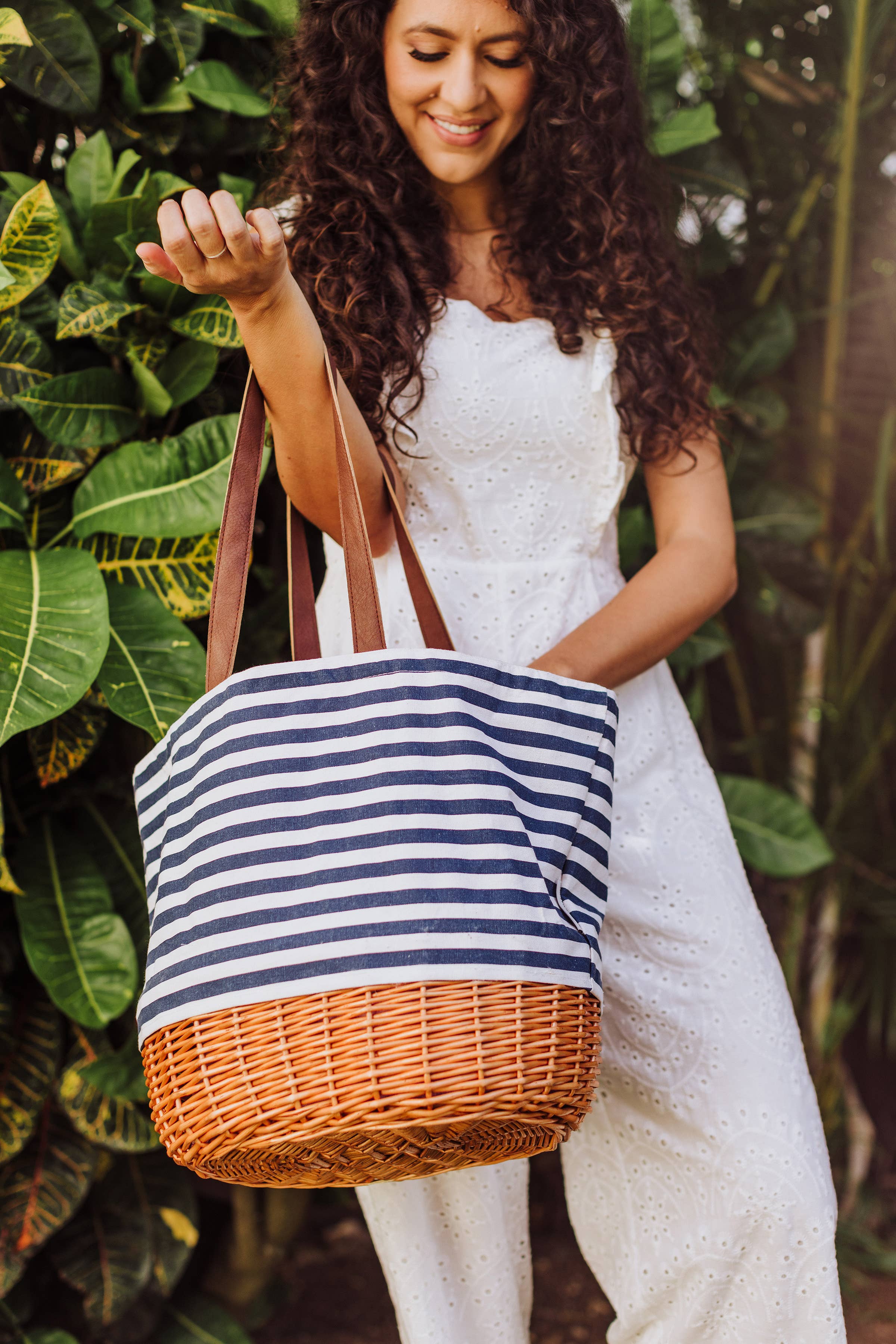 Picnic Time Family of Brands - Vente Tote bag – femme - Tote en toile Coronado et panier en osier, (bleu marine et blanc)7