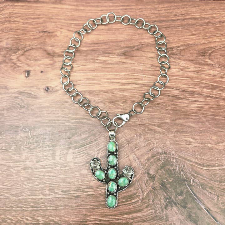 Collier chaîne avec pendentif cactus en véritable turquoise pour la vente par ZINC Designs