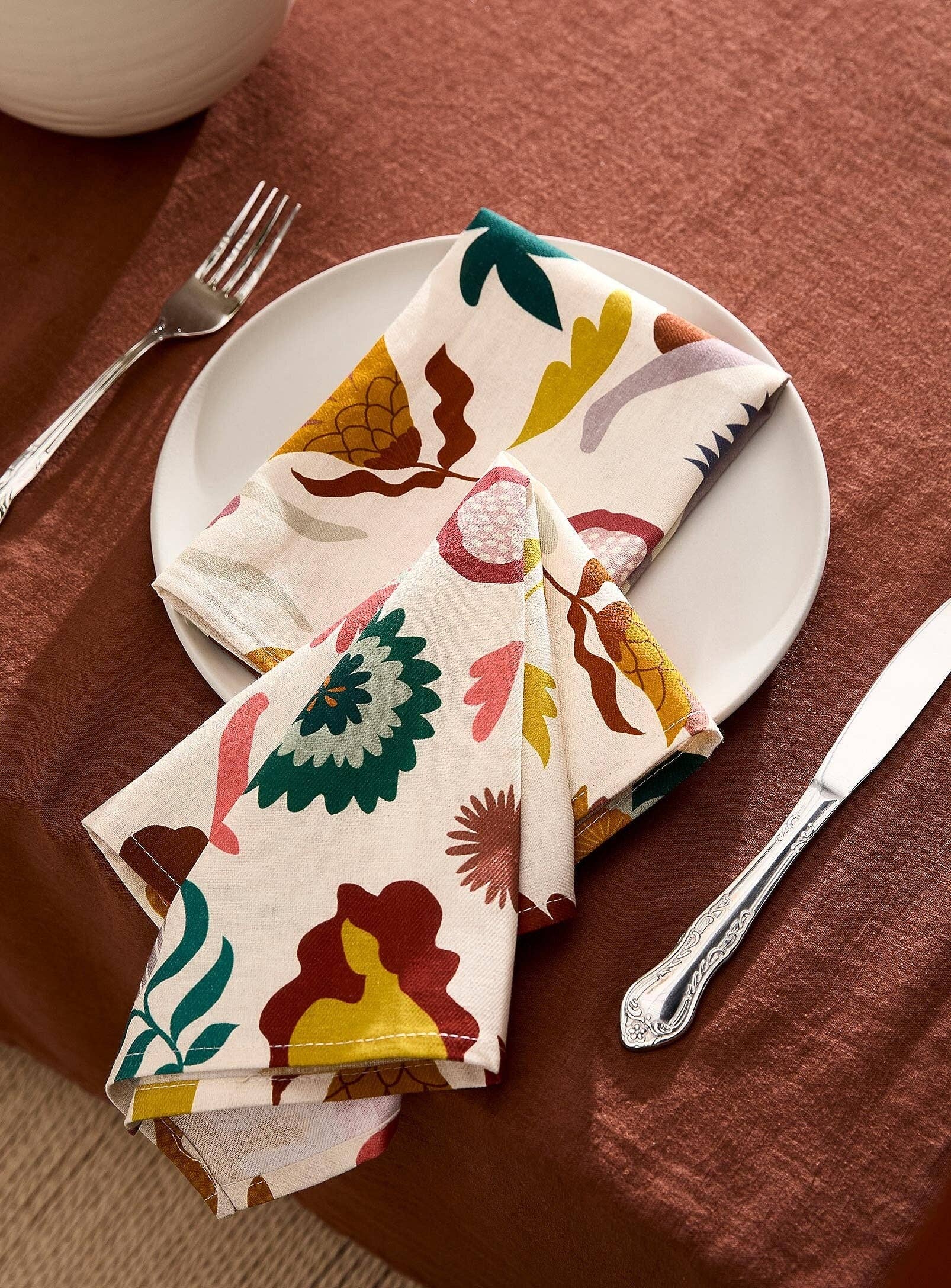 Dora Nola - Wholesale Dinner & Cloth Napkin - Stories napkins set of 21