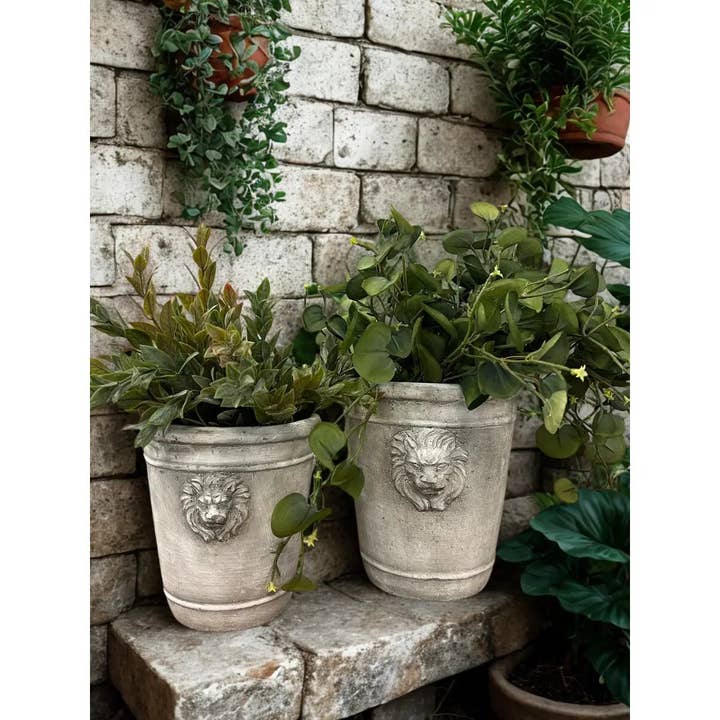 Vagabond Vintage - Wholesale Plant Pot - Cement Lion Planter