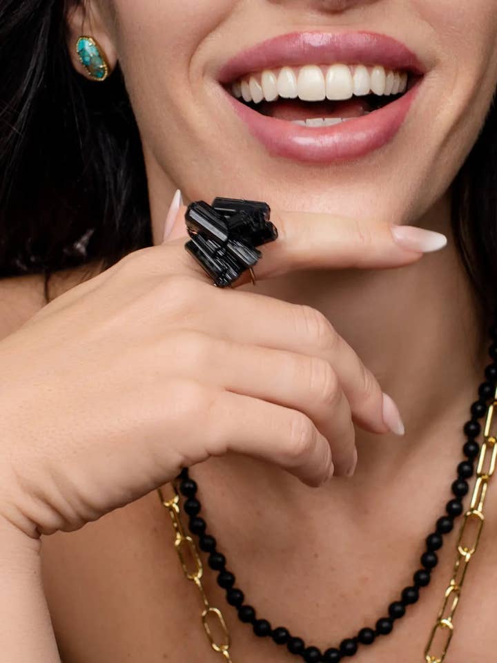 Anillo de Turmalina Negra Natural – Ajustable en Oro o Plata for wholesale by PHOEBE´S
