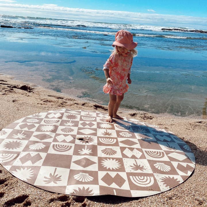 Holliday and Home ~ 100 % CUIR VEGAN - TAPIS DE JEU ROND POUR BÉBÉ pour la vente par Holliday and Home