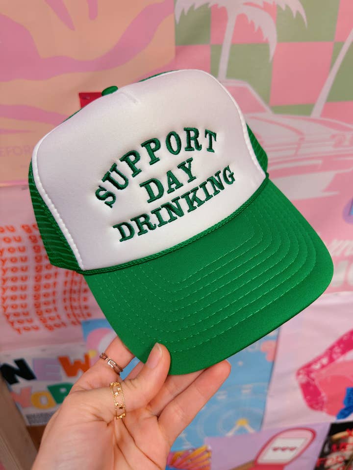Support Day Drinking Trucker Hat Groen voor wholesale door Happy Hour