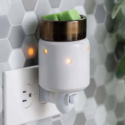 Venetian Pluggable Fragrance Warmer for wholesale by Starlight Wholesale LLC.