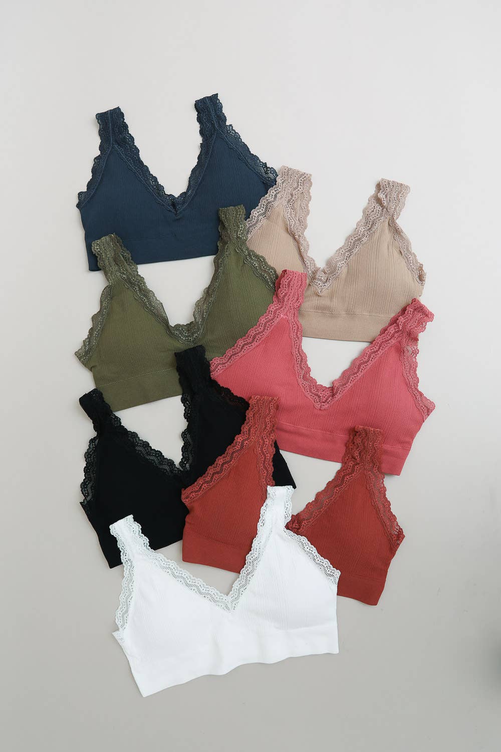 Leto Accessories - Vendita all'ingrosso Bralette - Donna - Bralette alla moda con bordo in pizzo per taglie forti - Acquista la tua! 👌🏻0