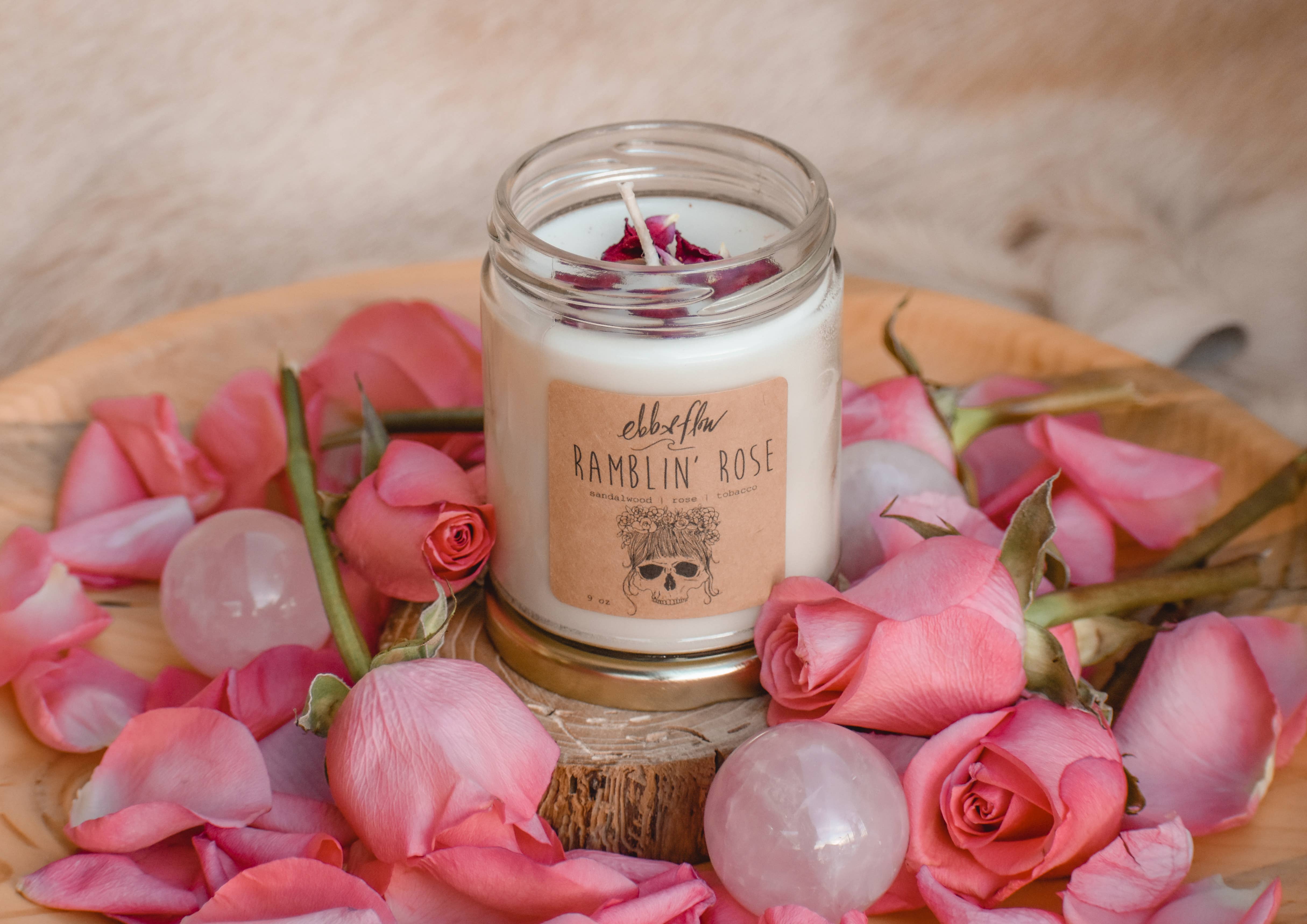 Ebb & Flow - Vente Bougie en bocal - Bougie Ramblin' Rose - Bougie en cire de soja naturelle avec bois de santal