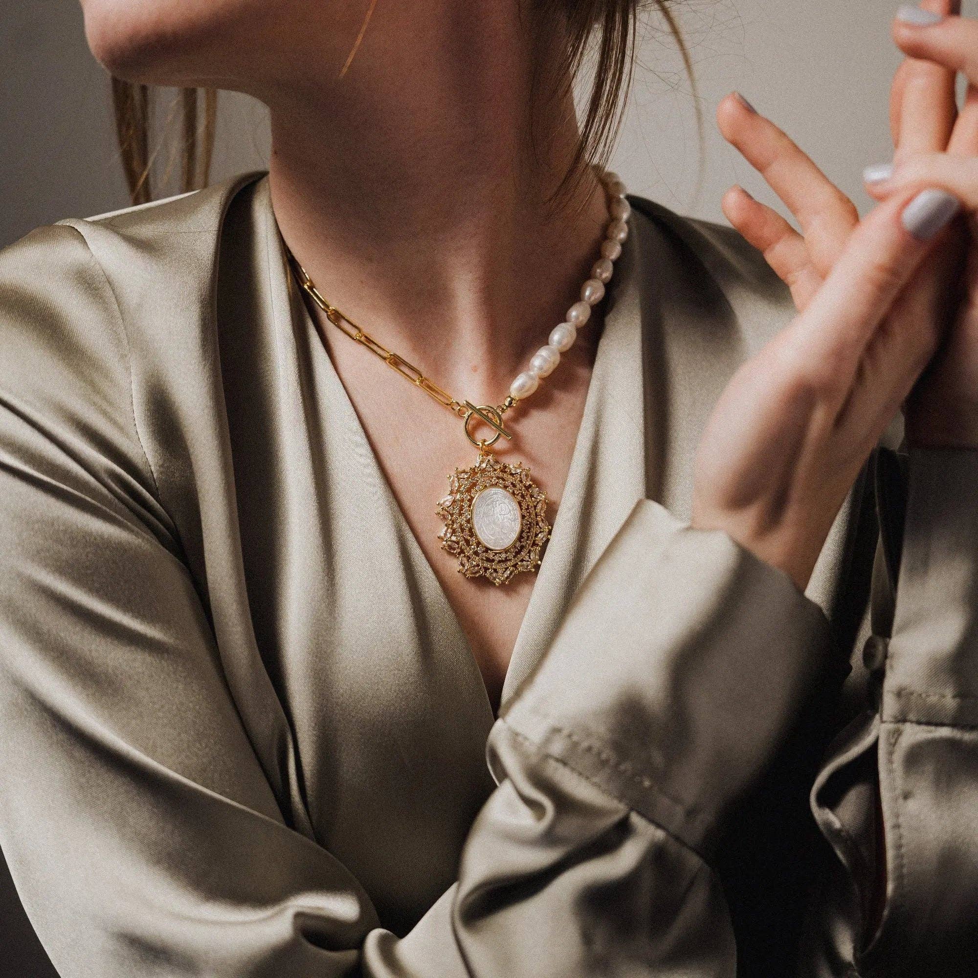 PHOEBE´S – Engroshandel Halskæde med vedhæng – Katolsk halskæde, Sankt Benedikt amulet, beskyttelseshalskæde2