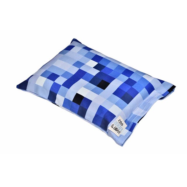 Pixel Blue Beach Oreiller pour la vente par Bleecker&Love