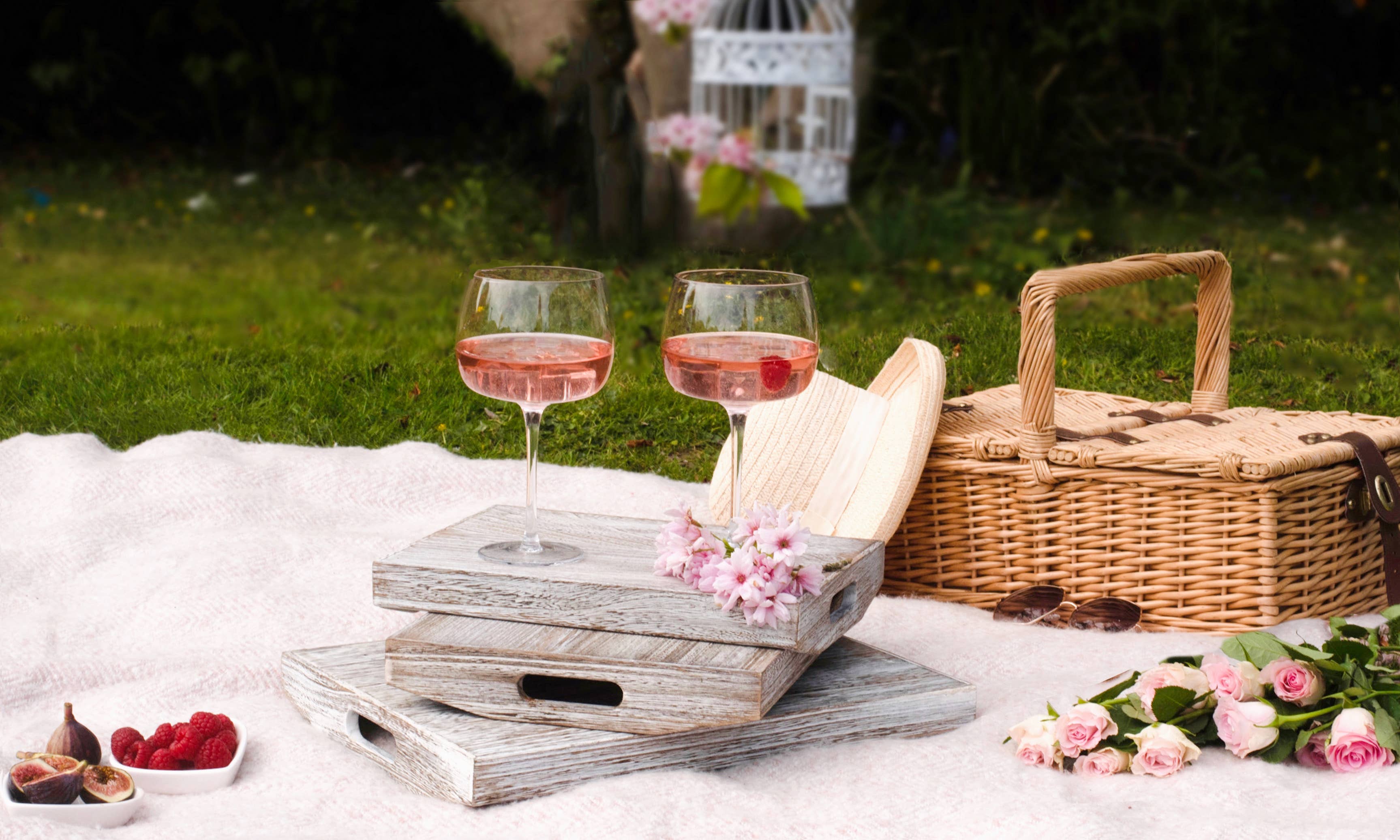 The Only Way Is Spirits – wholesale Liqueur – Rhubarb Gin Liqueur Miniature | Rhubarb Flavoured Gin 5cl2