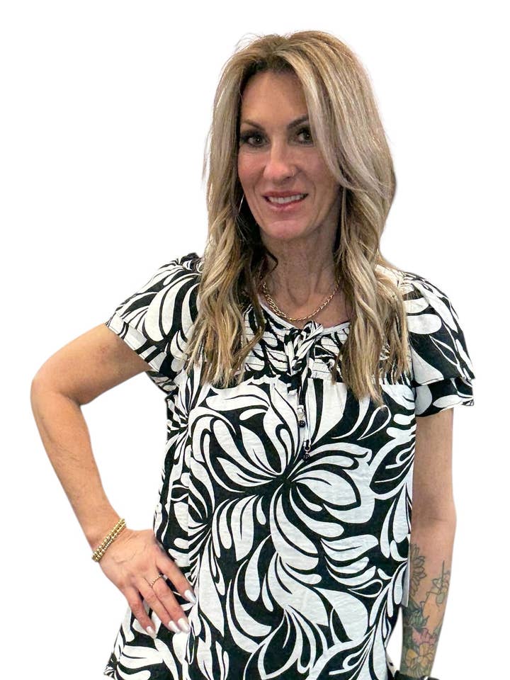 G205028A19-B - Schwarz Elfenbein - Kurzarm V-Ausschnitt Tee A3742 für den Großhandel von K & C Clothing, Inc.