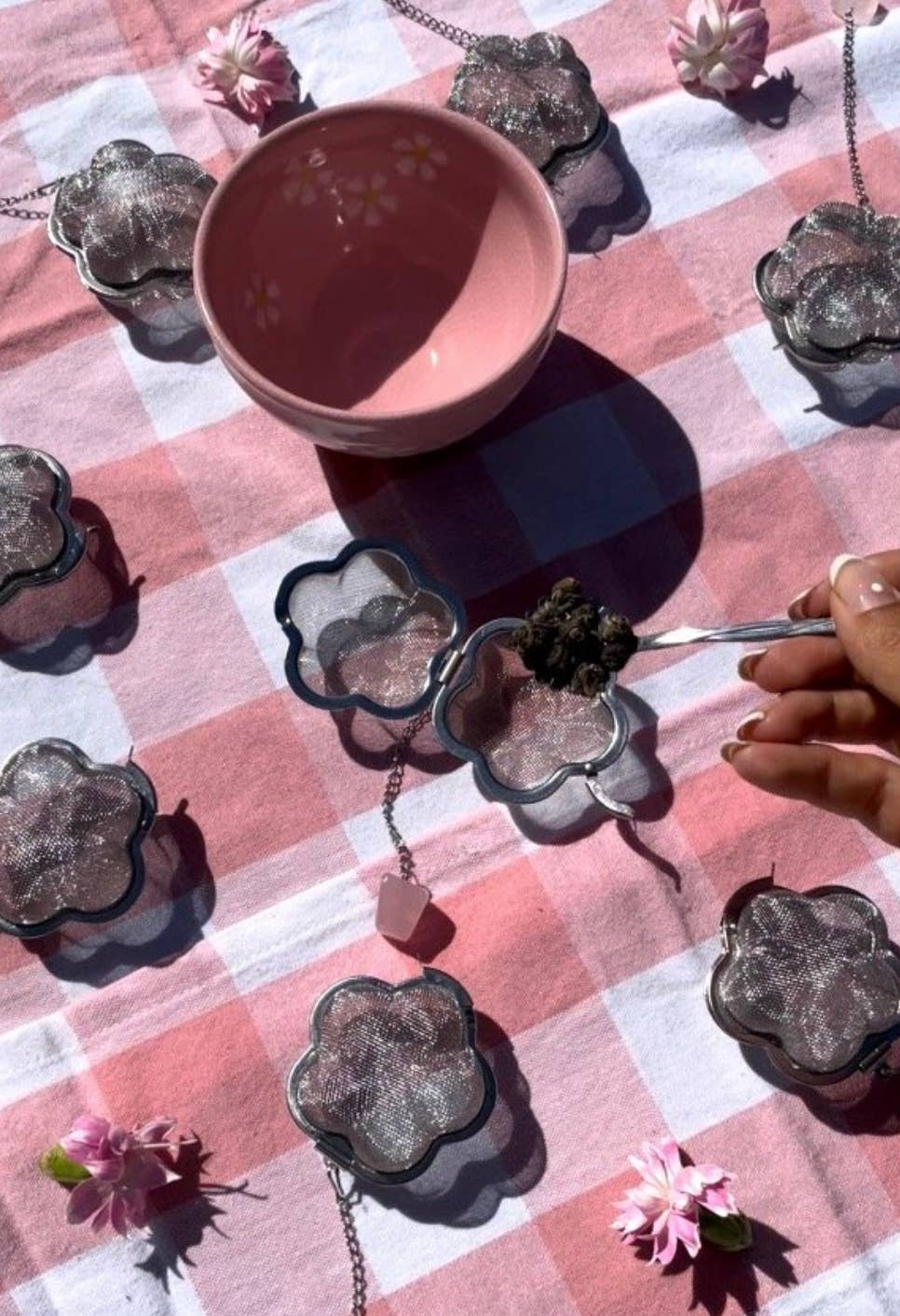 Divine Balance Co. - Wholesale Tea Strainer/Infuser - Daisy Crystal Tea Infuser5