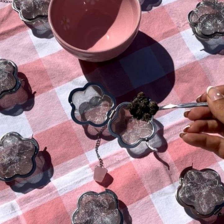 Divine Balance Co. - Wholesale Tea Strainer/Infuser - Daisy Crystal Tea Infuser5